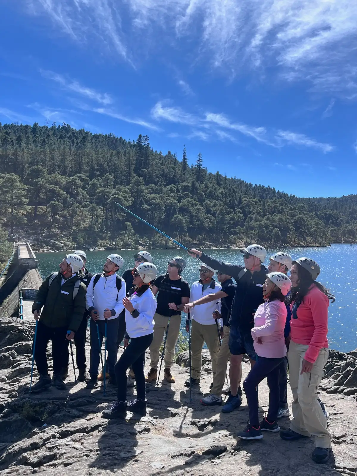 Equipo HMMX en la montaña