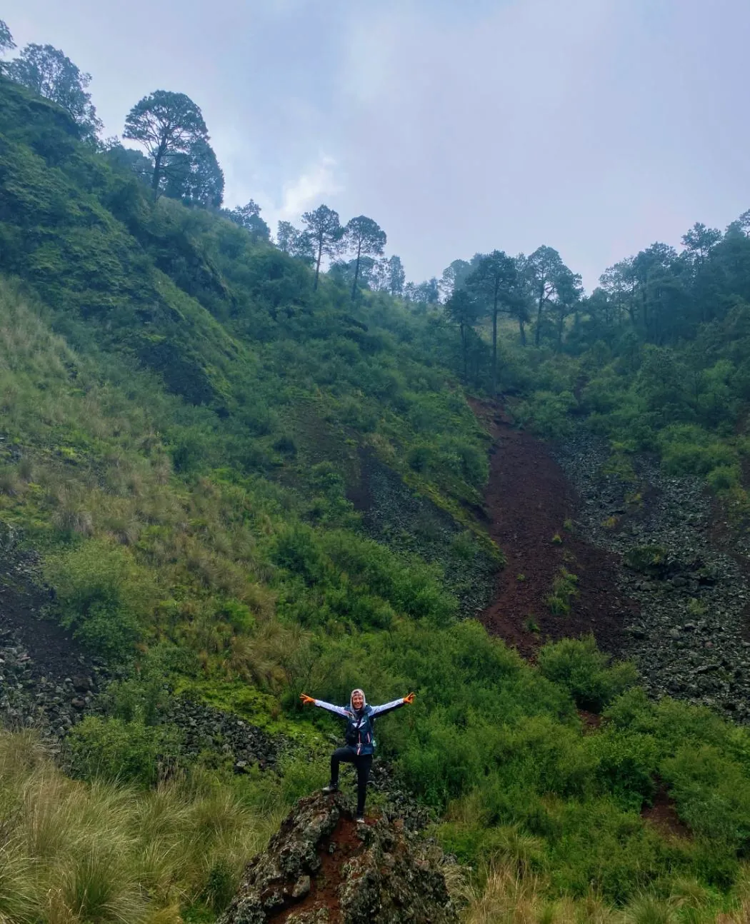 Volcán Xitle, Cráter — fotografía del documento HMMX