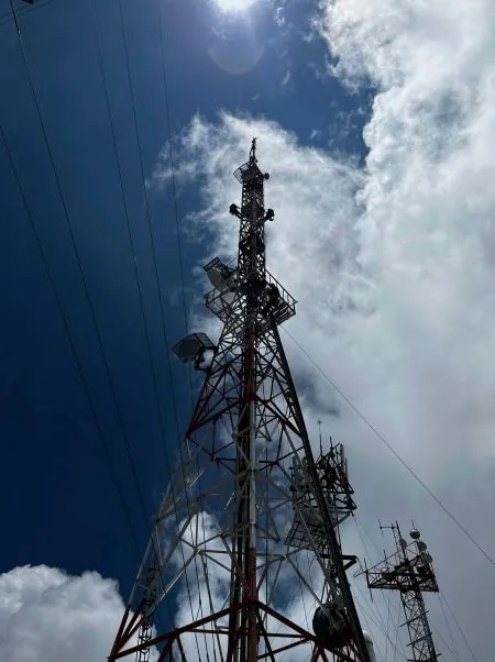 Antena de telecomunicaciones en la cima del Cofre de Perote