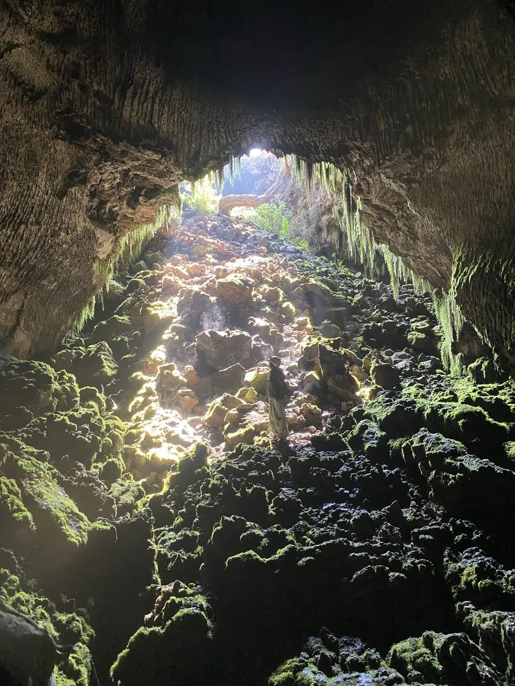 Cuevas de Lava, Volcán Xitle — fotografía del documento HMMX